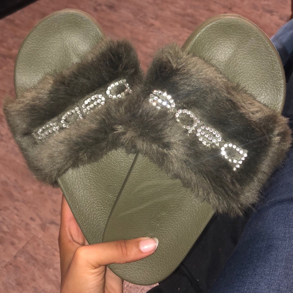 Cute Fluffy BeBe Slides with jewels! 😊